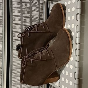TOMS Chocolate Brown lace up bootie size 9.5